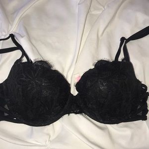 Black push up bra